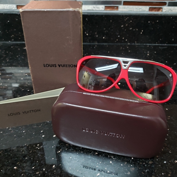 Sunglasses - Picture 2 of 4